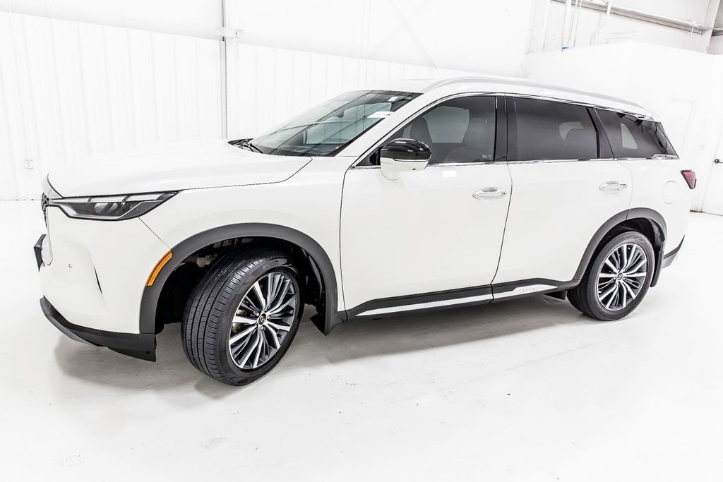 Used 2023 INFINITI QX60 Sensory w/ Vision Package AWD/4WD image 3