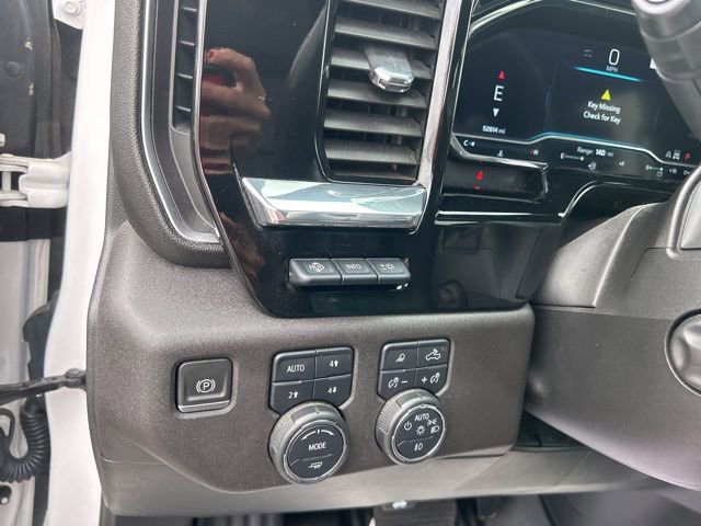 Used 2023 Chevrolet Silverado 1500 High Country w/ Technology Package AWD/4WD image 18