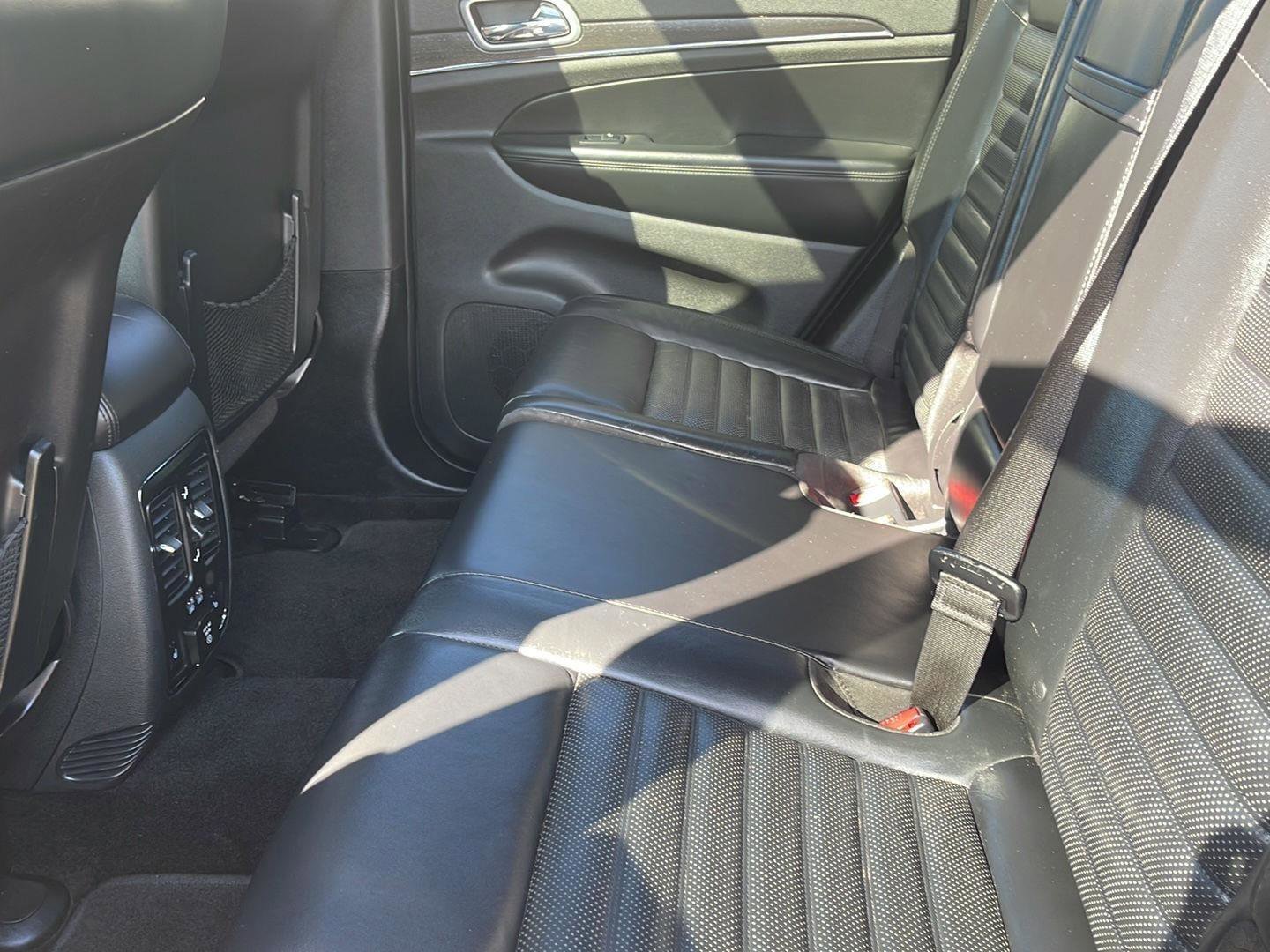 Used 2018 Jeep Grand Cherokee Limited AWD/4WD image 12