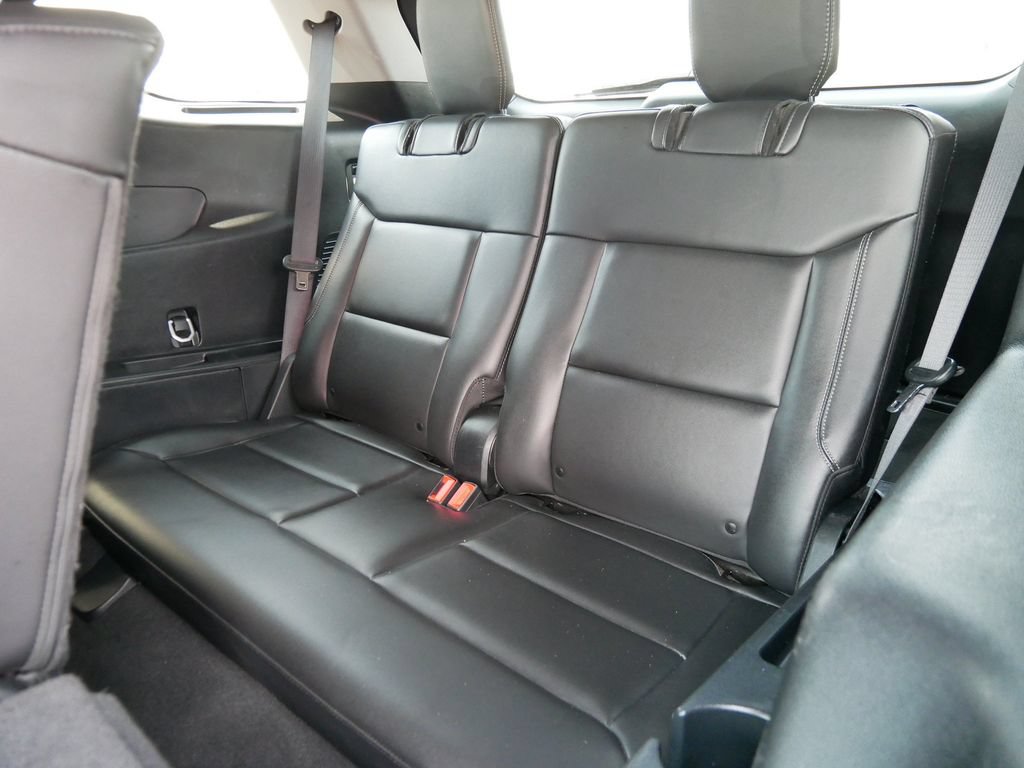 Used 2024 Ford Explorer XLT w/ Equipment Group 202A AWD/4WD image 11