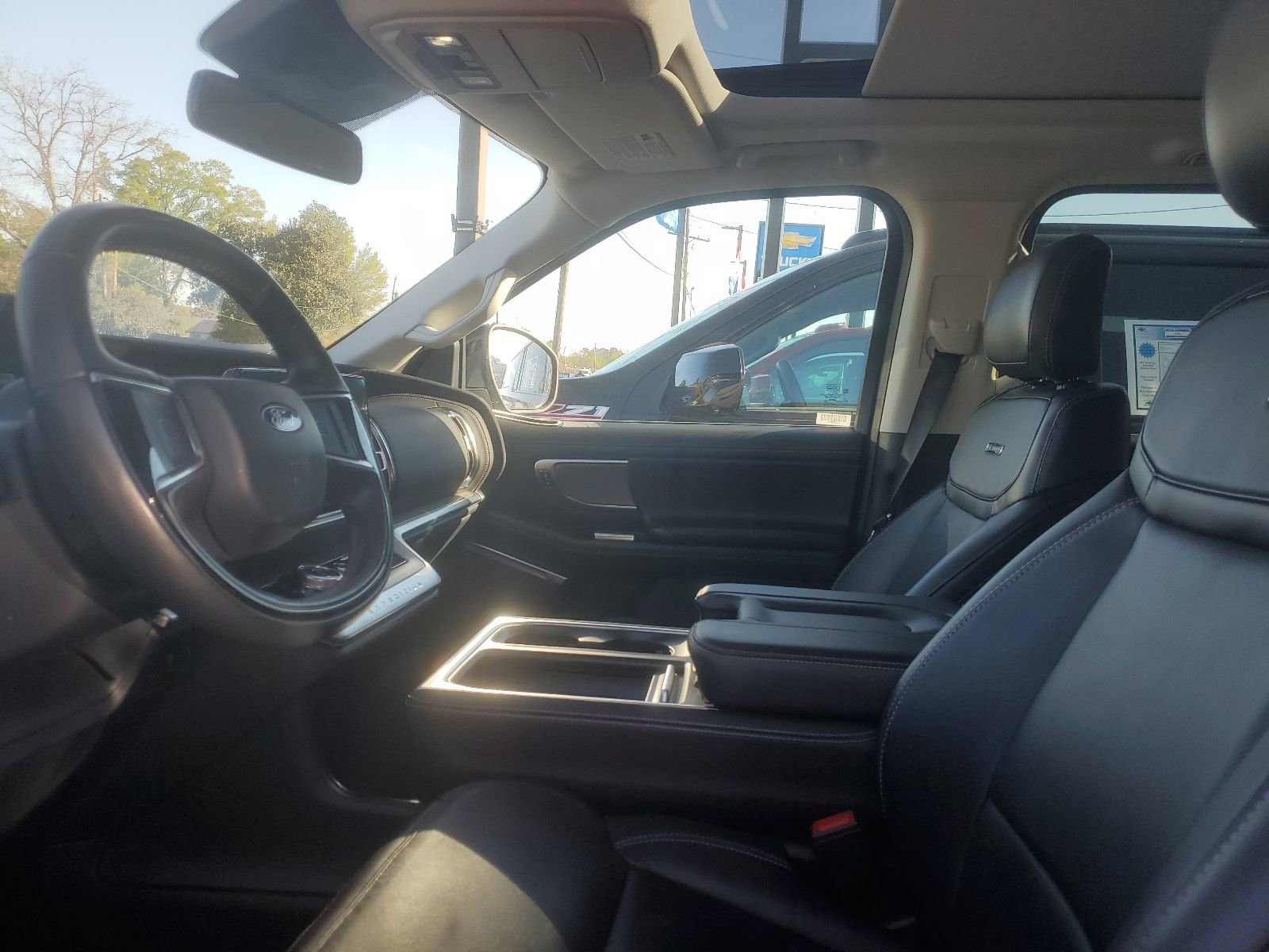 Used 2025 Ford Expedition Platinum image 8