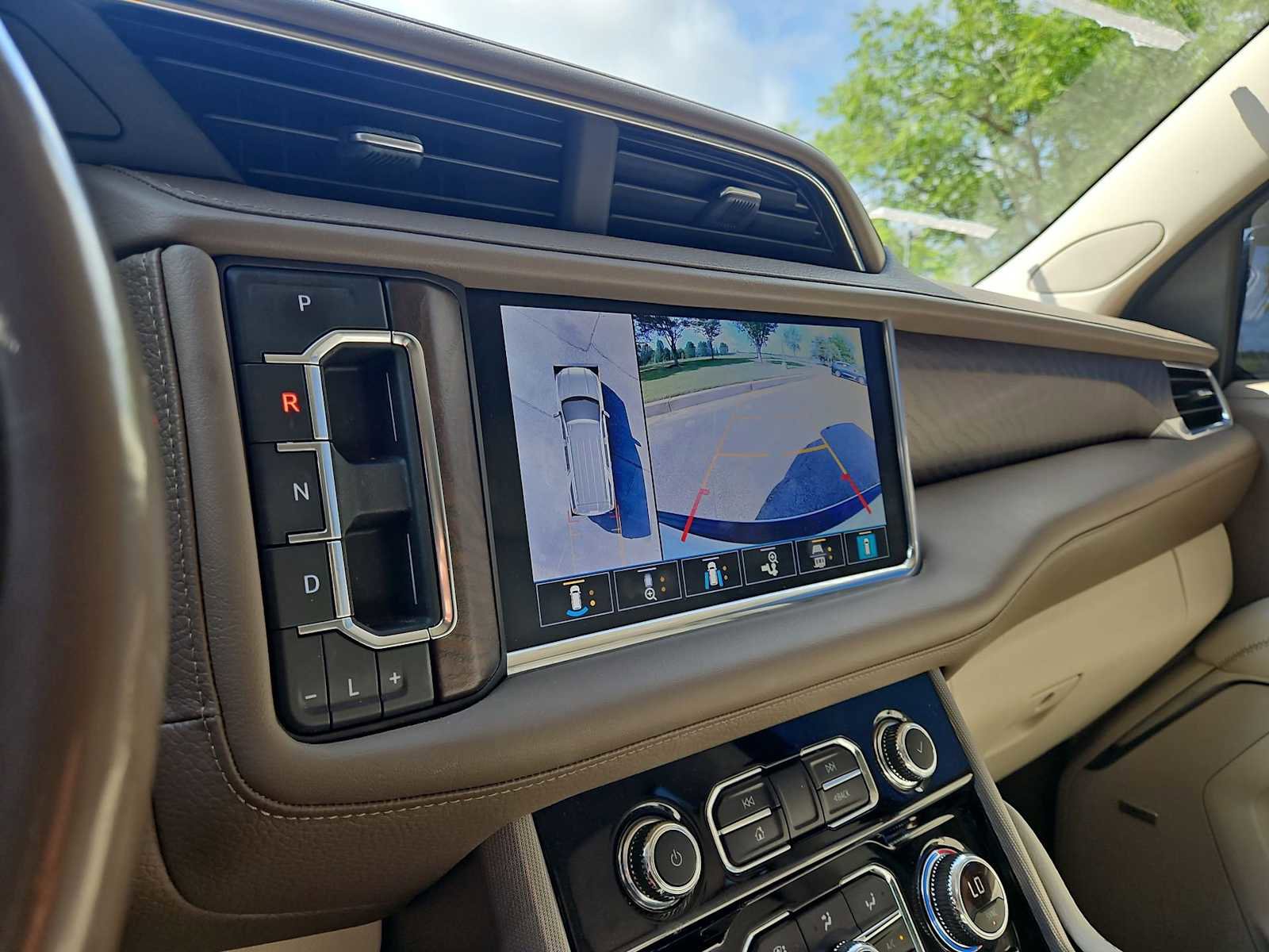 Certified 2021 GMC Yukon XL Denali AWD/4WD image 47
