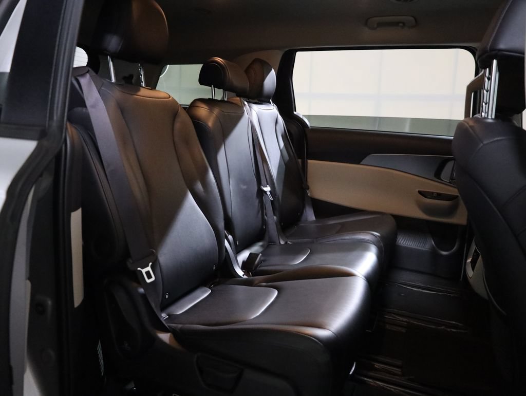 Used 2022 Kia Carnival LX FWD image 34