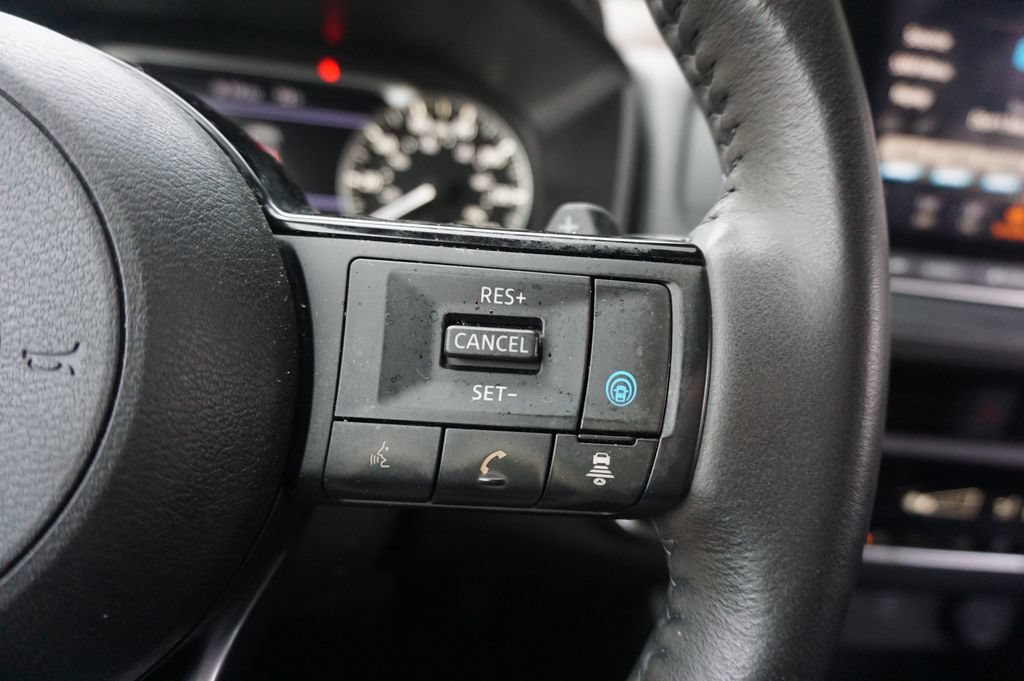 Used 2023 Nissan Rogue SV w/ SV Premium B Package FWD image 9