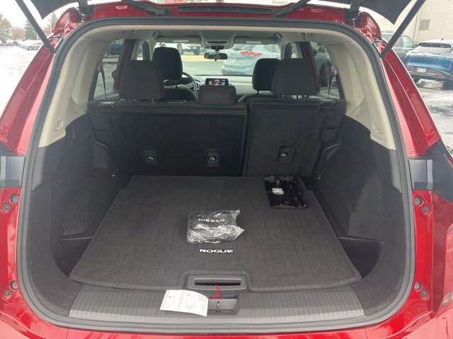 Used 2025 Nissan Rogue S image 9