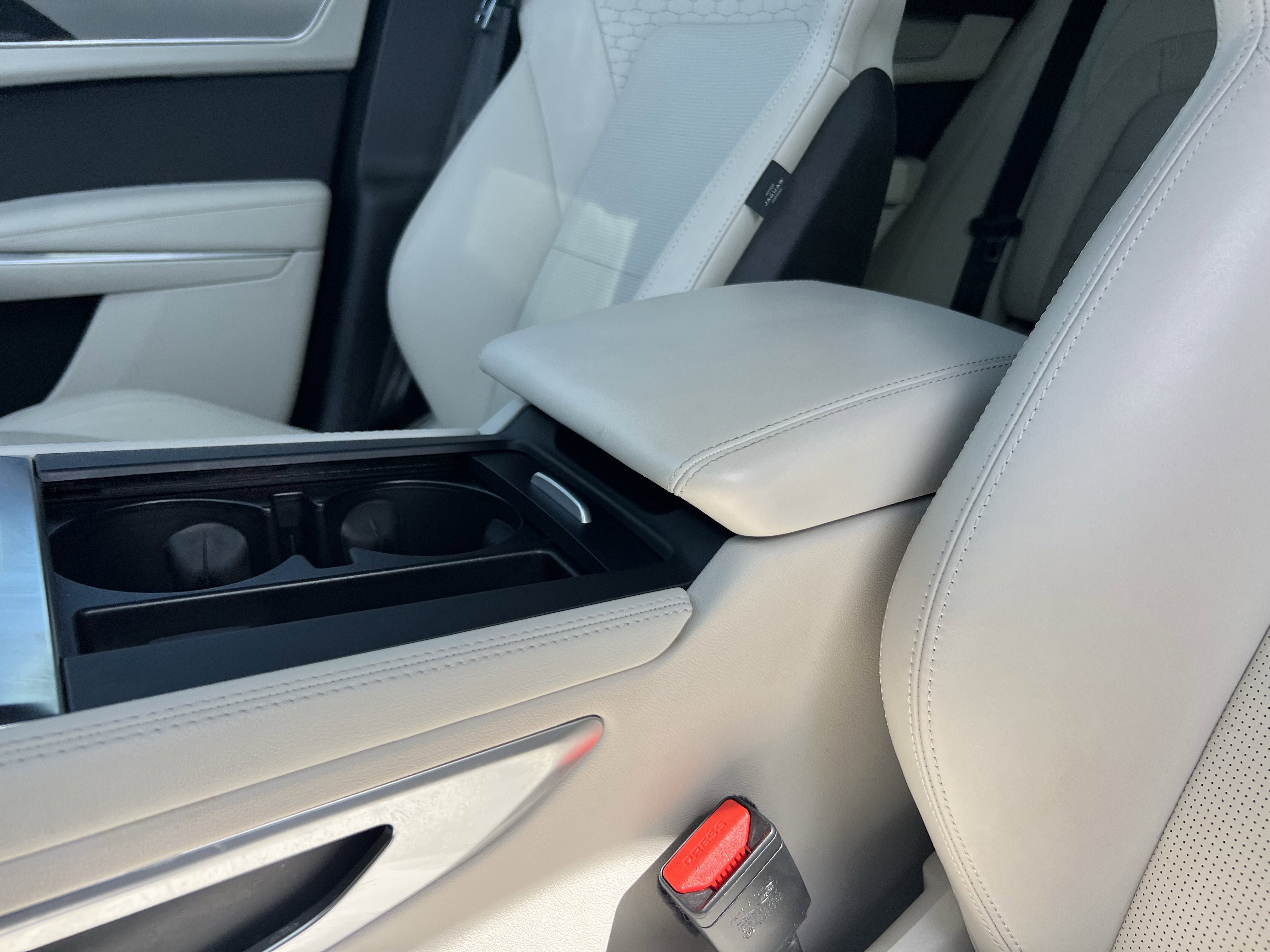 Certified 2026 Jaguar F-PACE R-Dynamic S AWD/4WD image 26