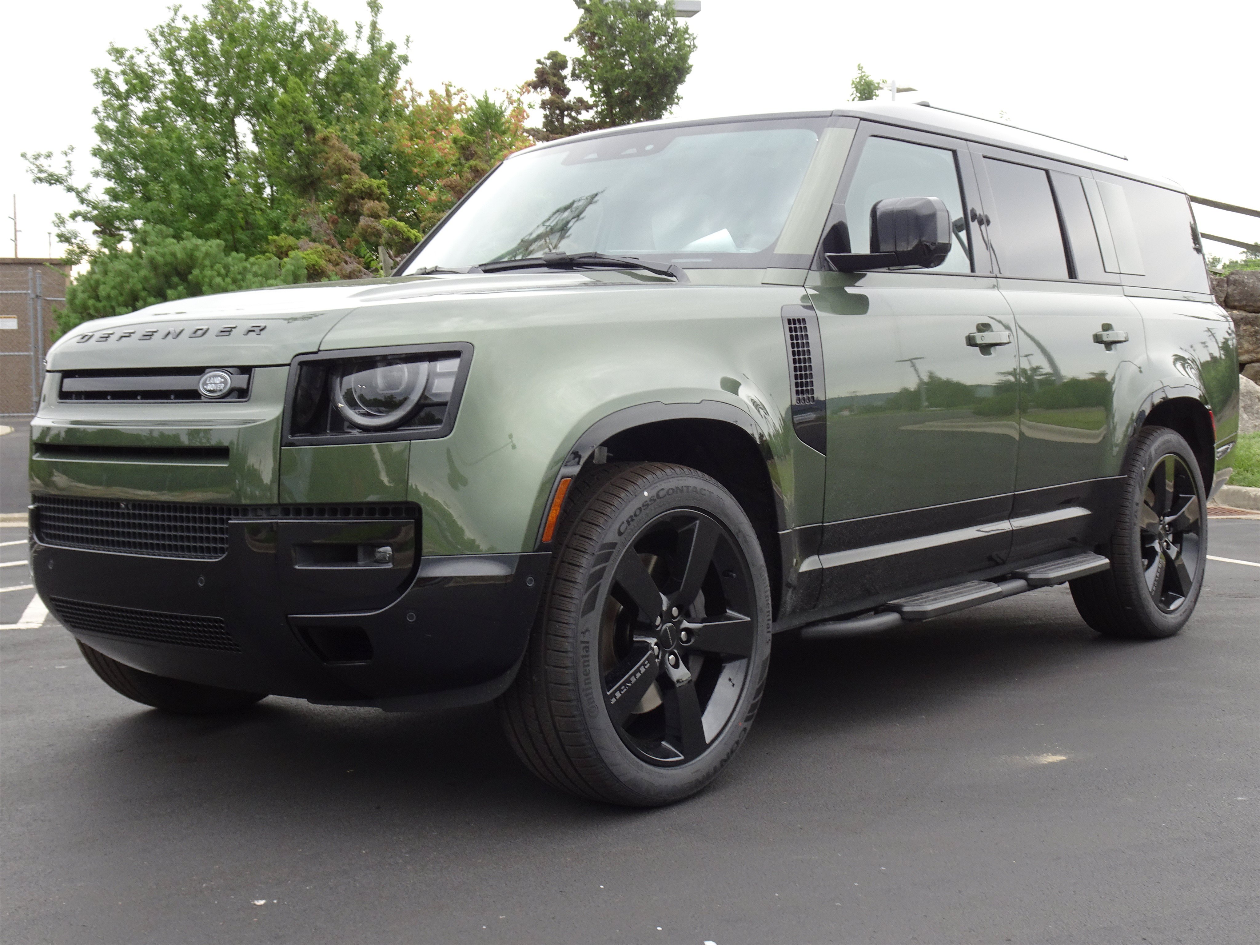 New 2026 Land Rover Defender 130 X-Dynamic SE AWD/4WD image 8