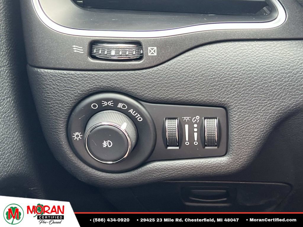 Used 2020 Jeep Cherokee Trailhawk w/ Cold Weather Group AWD/4WD image 26