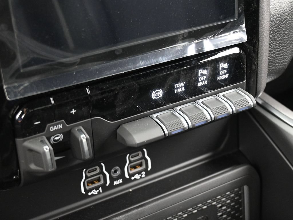 New 2026 RAM 2500 Laramie w/ Night Edition AWD/4WD image 24