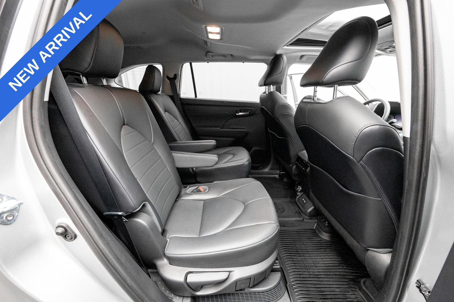 Used 2021 Toyota Highlander XLE AWD/4WD image 15