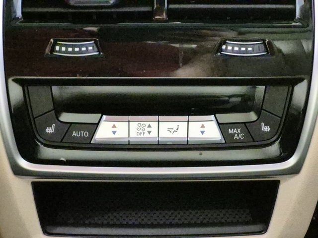 Used 2022 BMW X7 M50i image 24