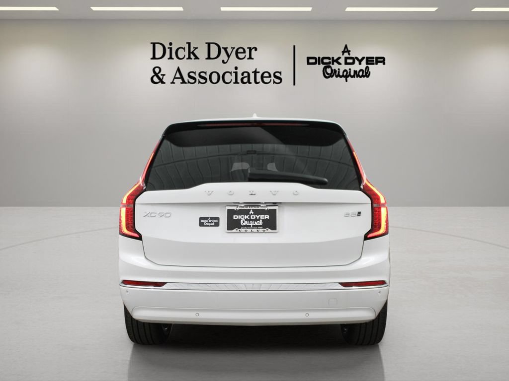 New 2026 Volvo XC90 B5 Core AWD/4WD image 10