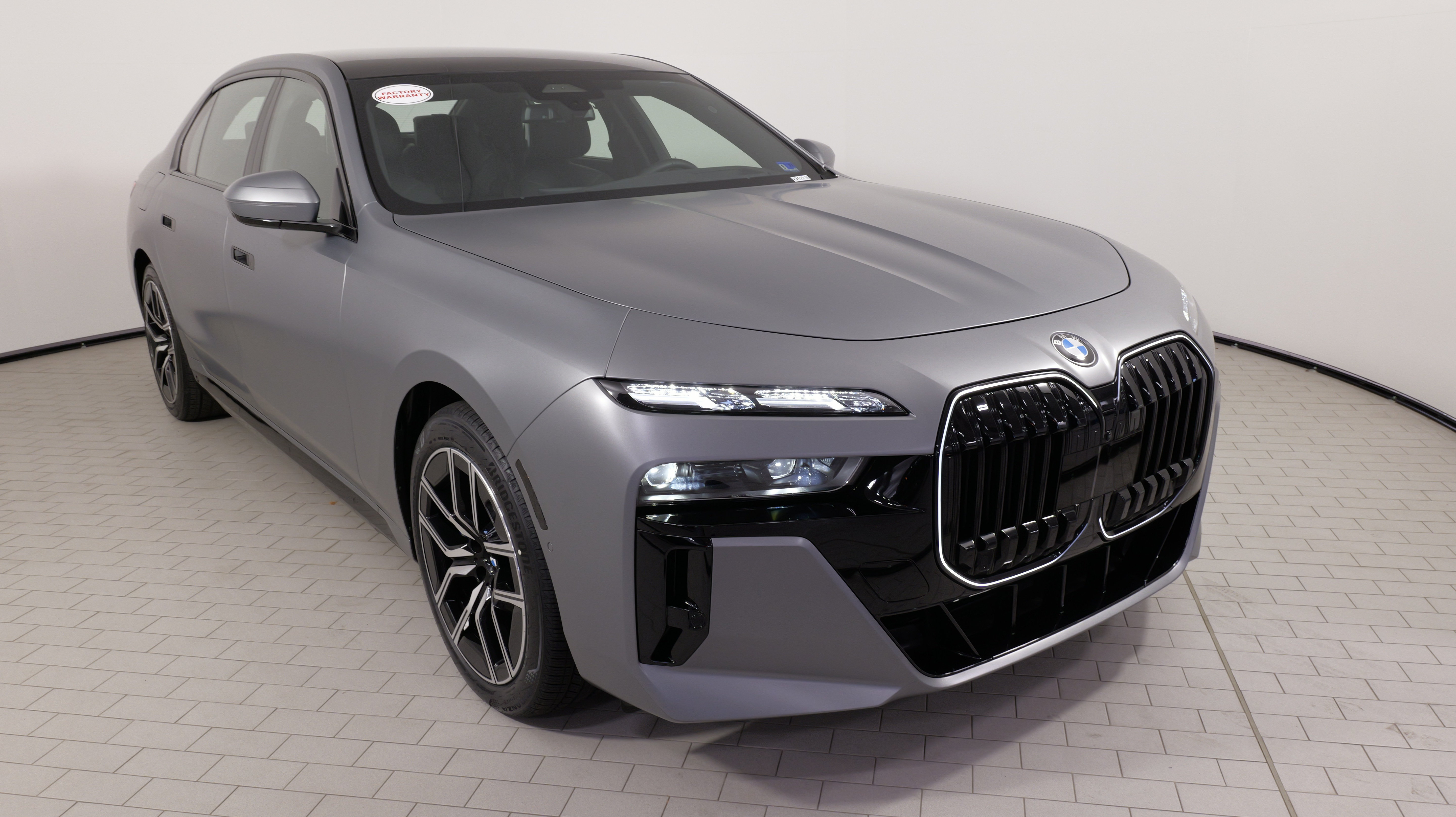 Used 2025 BMW 760i xDrive AWD/4WD image 6