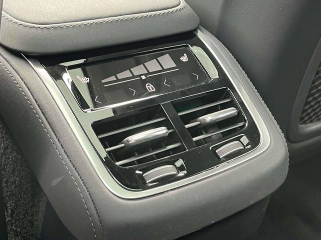 Used 2025 Volvo XC90 B5 Core AWD/4WD image 18