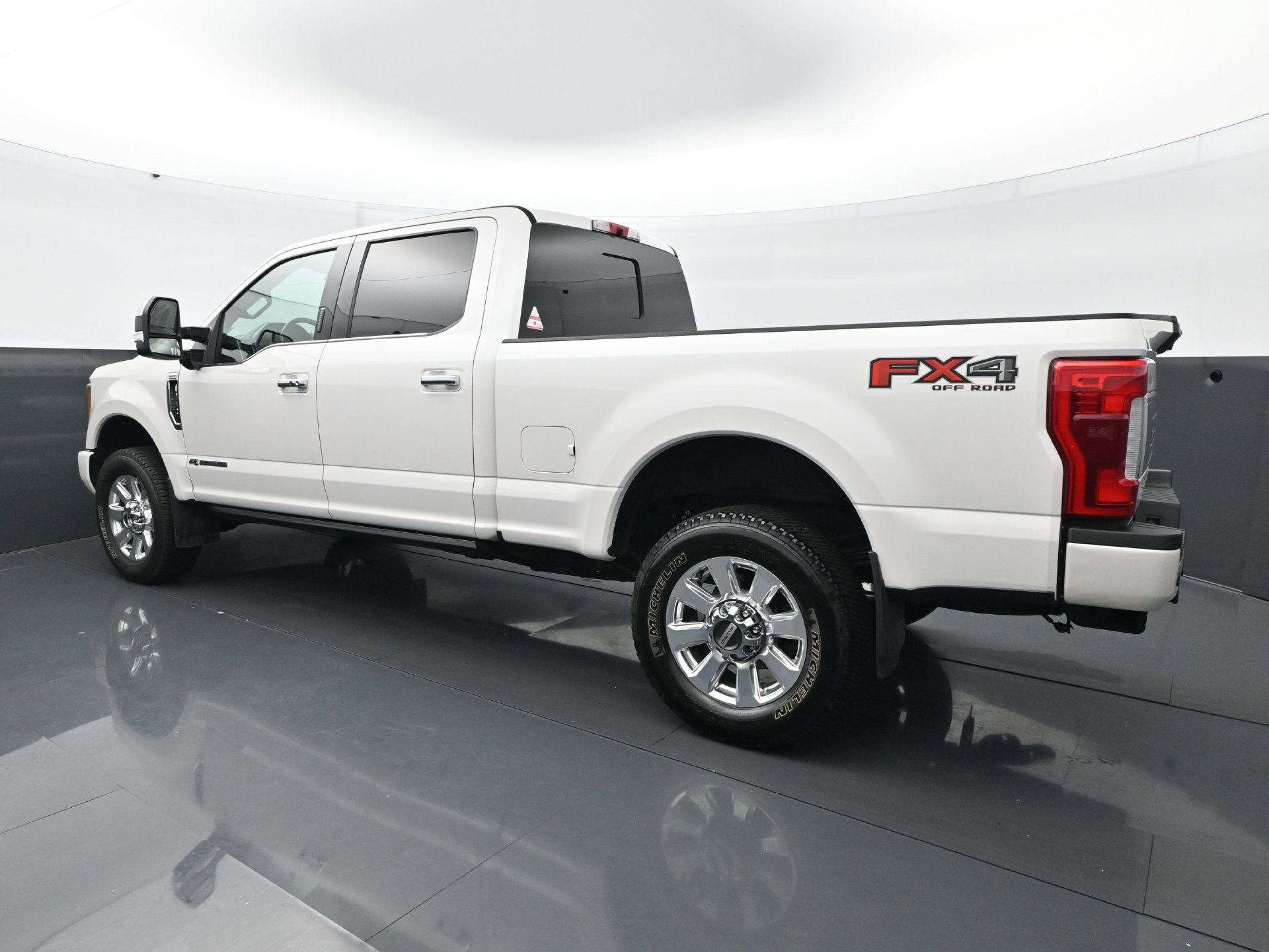 Used 2019 Ford F350 Platinum w/ Platinum Ultimate Package AWD/4WD image 4