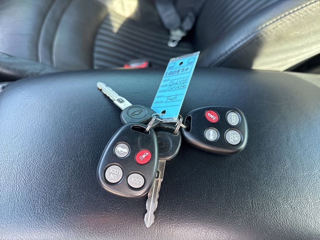 Used 1998 Chevrolet Corvette Coupe w/ Roof Pkg image 24