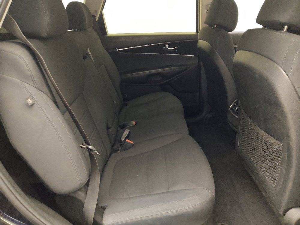 Used 2017 Kia Sorento L FWD image 19