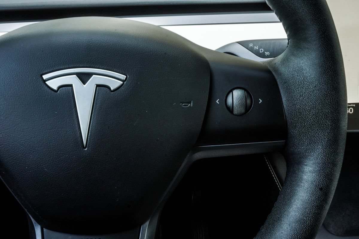 Used 2024 Tesla Model Y Long Range AWD/4WD image 29