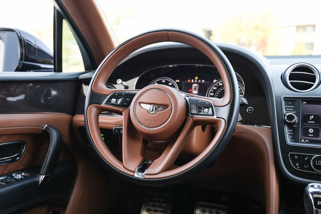 Used 2019 Bentley Bentayga AWD/4WD image 32