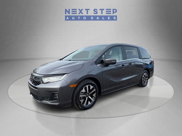 Used 2025 Honda Odyssey EX-L image 3