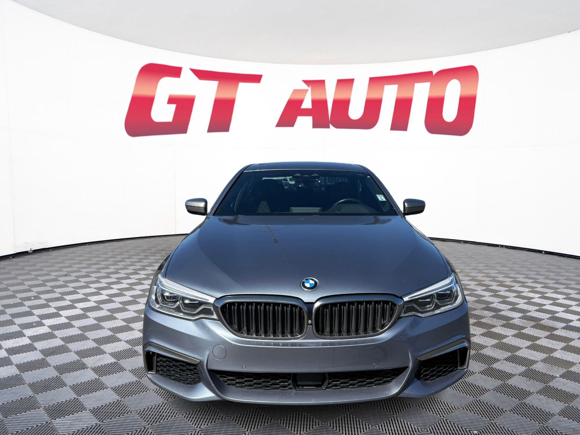 Used 2018 BMW M550i xDrive image 2