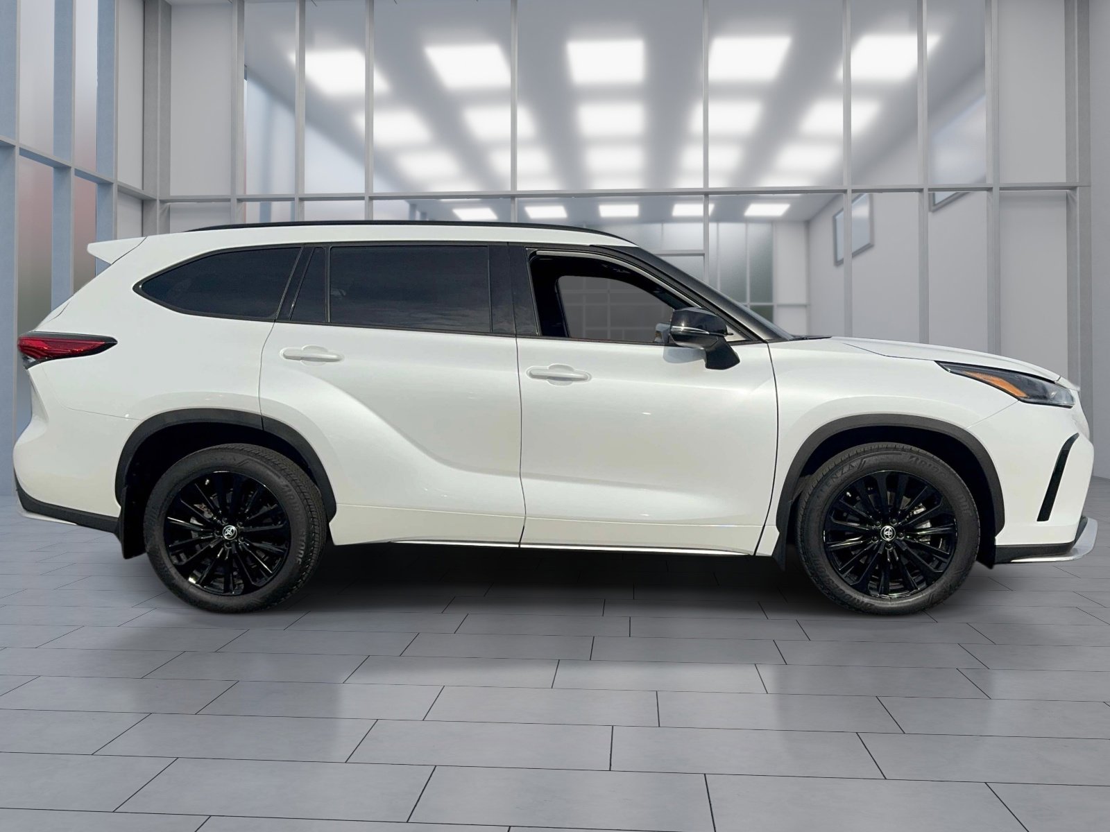 Used 2023 Toyota Highlander XSE image 3