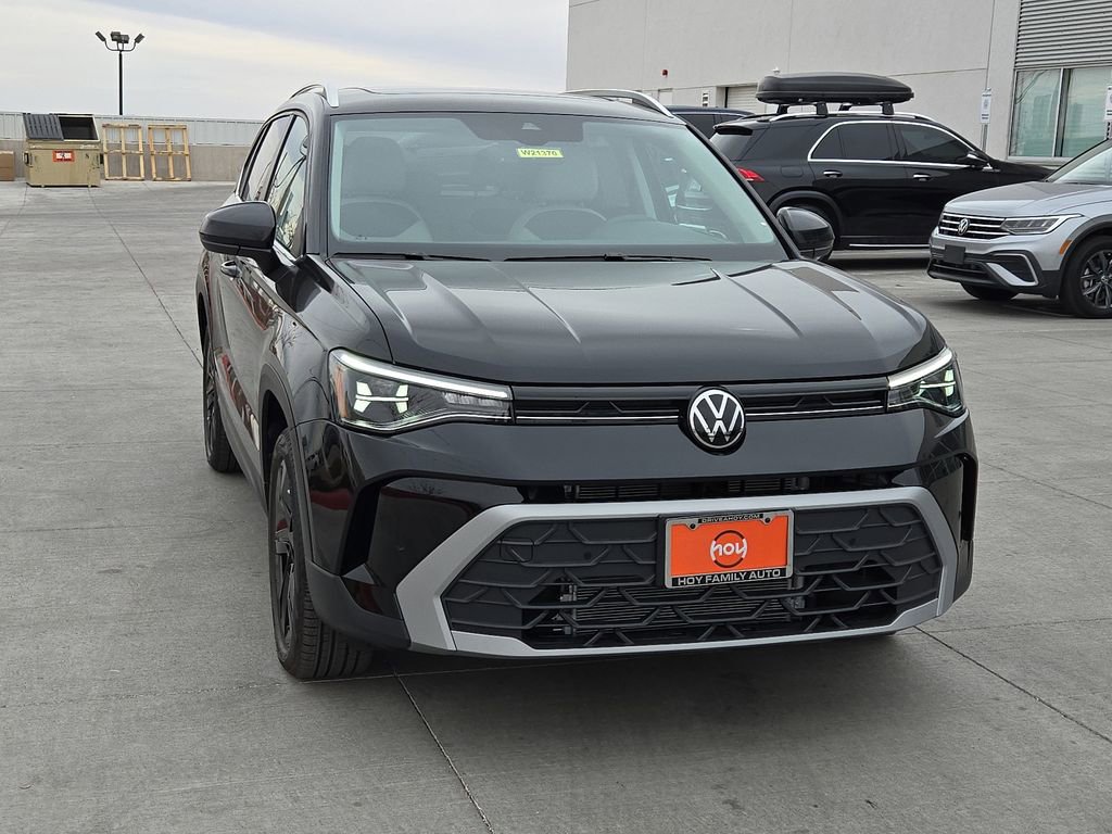 Used 2025 Volkswagen Taos SE FWD image 3