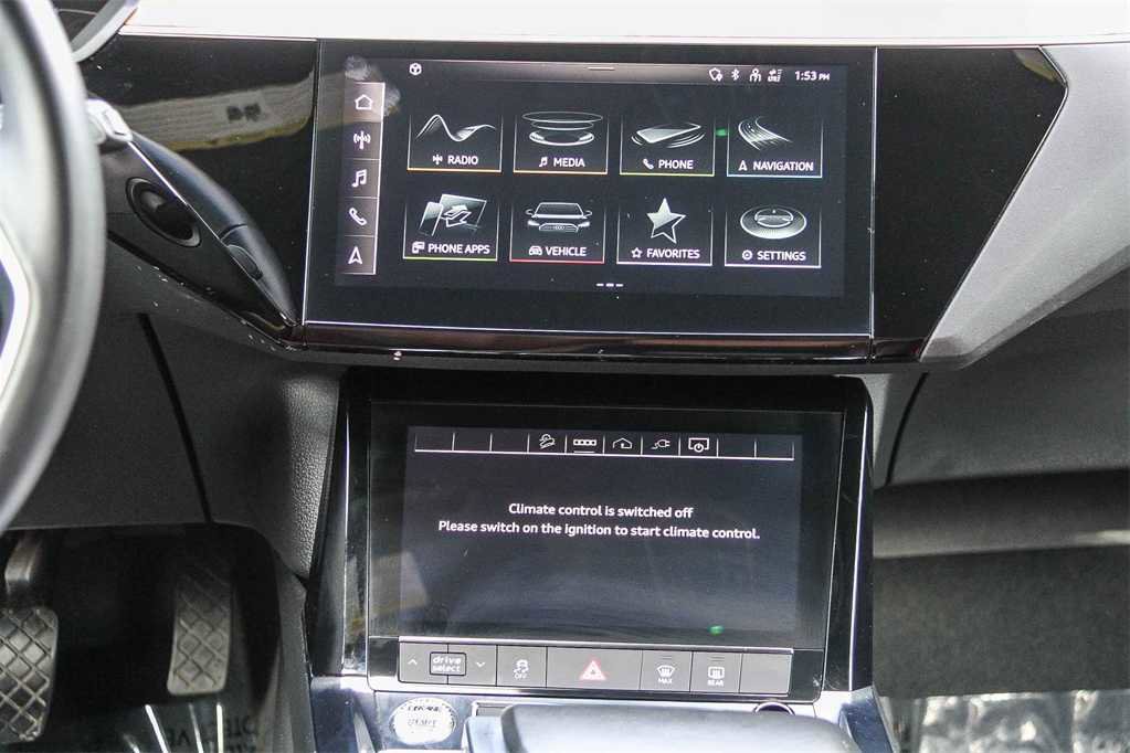 Used 2022 Audi e-tron Premium w/ Convenience Plus Package image 15