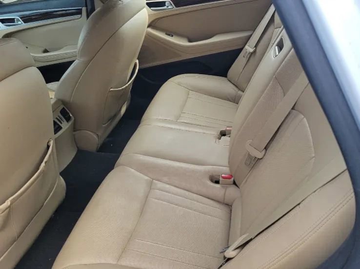 Used 2016 Hyundai Genesis 3.8 image 4