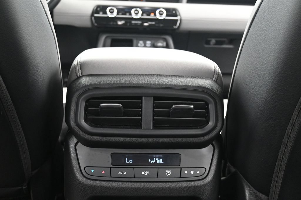 Used 2025 Honda Pilot Touring image 25
