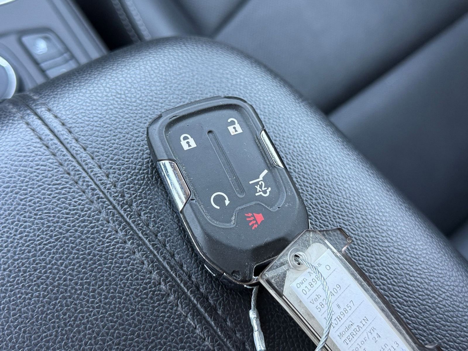 Used 2024 GMC Terrain SLT image 21