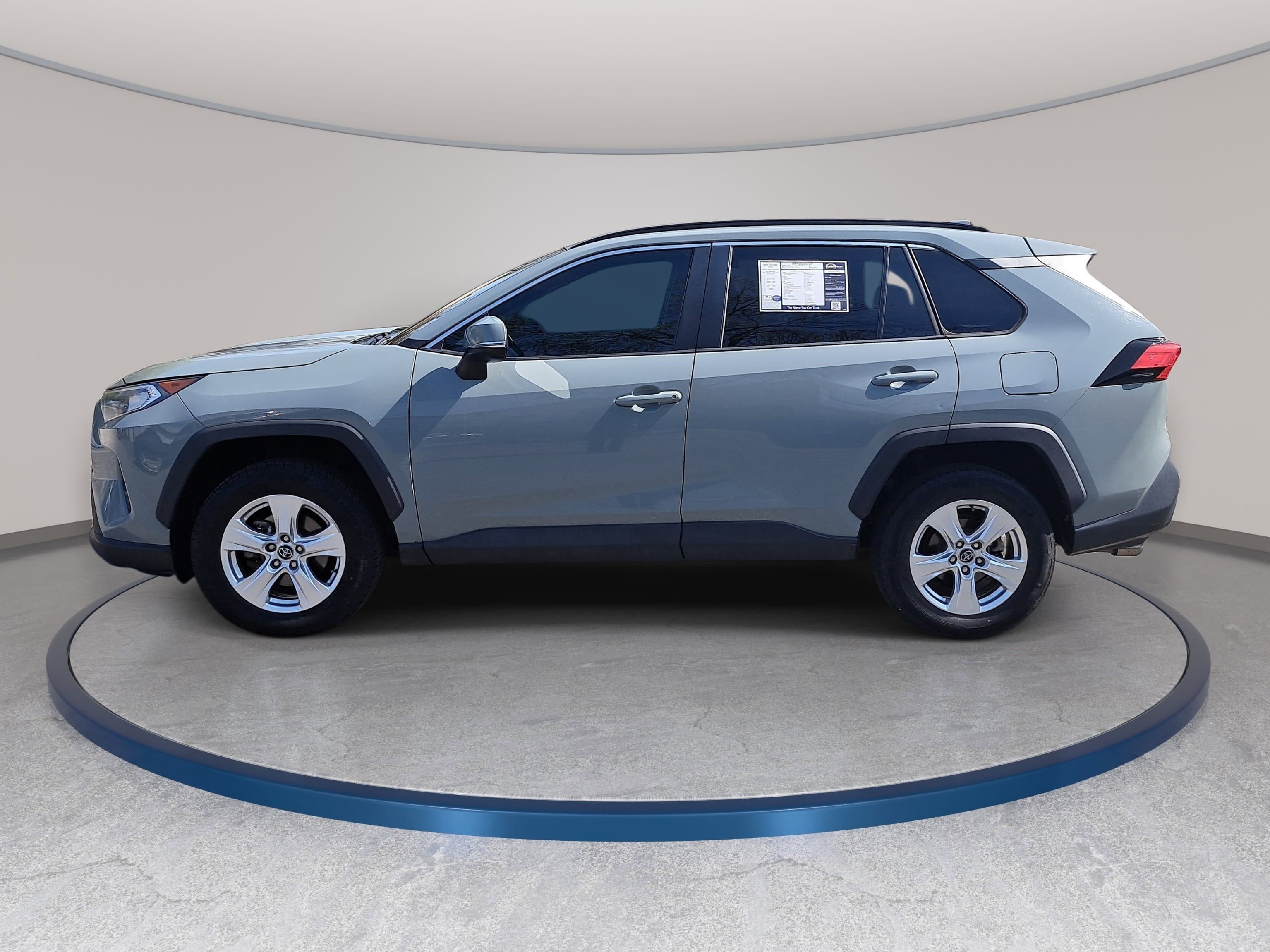 Used 2020 Toyota RAV4 XLE image 8