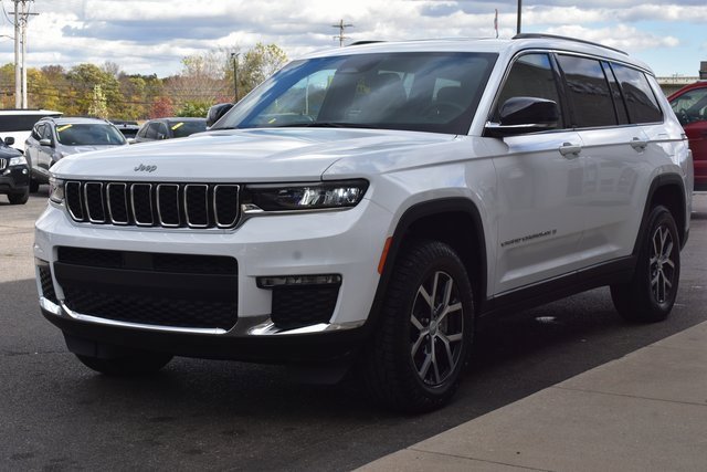 Used 2025 Jeep Grand Cherokee L Limited image 12