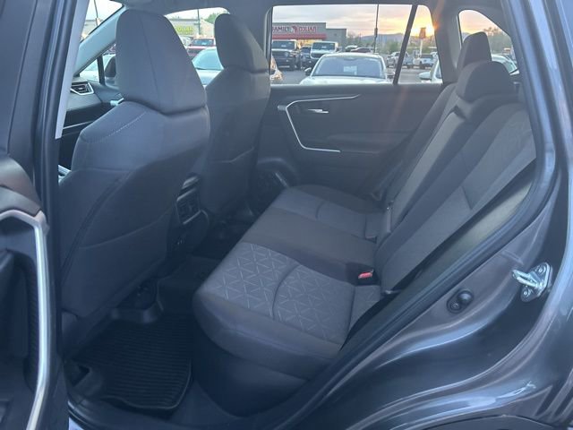 Used 2021 Toyota RAV4 XLE AWD/4WD image 16