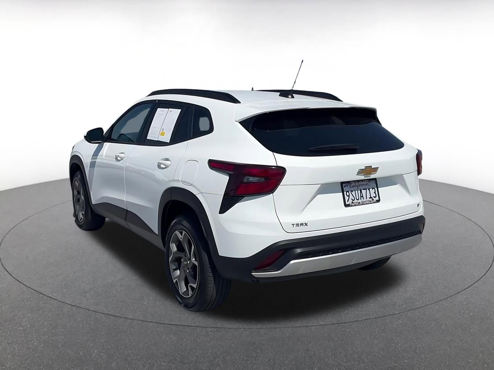 Used 2025 Chevrolet Trax LT w/ LT Convenience Package FWD image 11