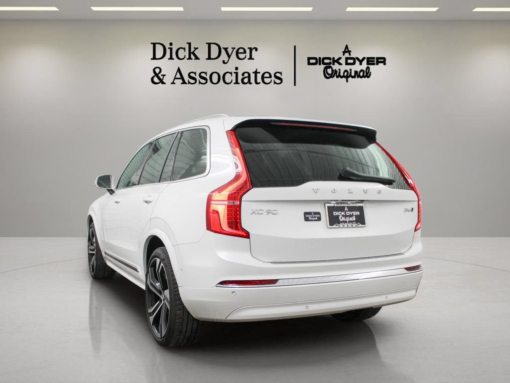 Certified 2024 Volvo XC90 B6 Ultimate w/ Lounge Package AWD/4WD image 9