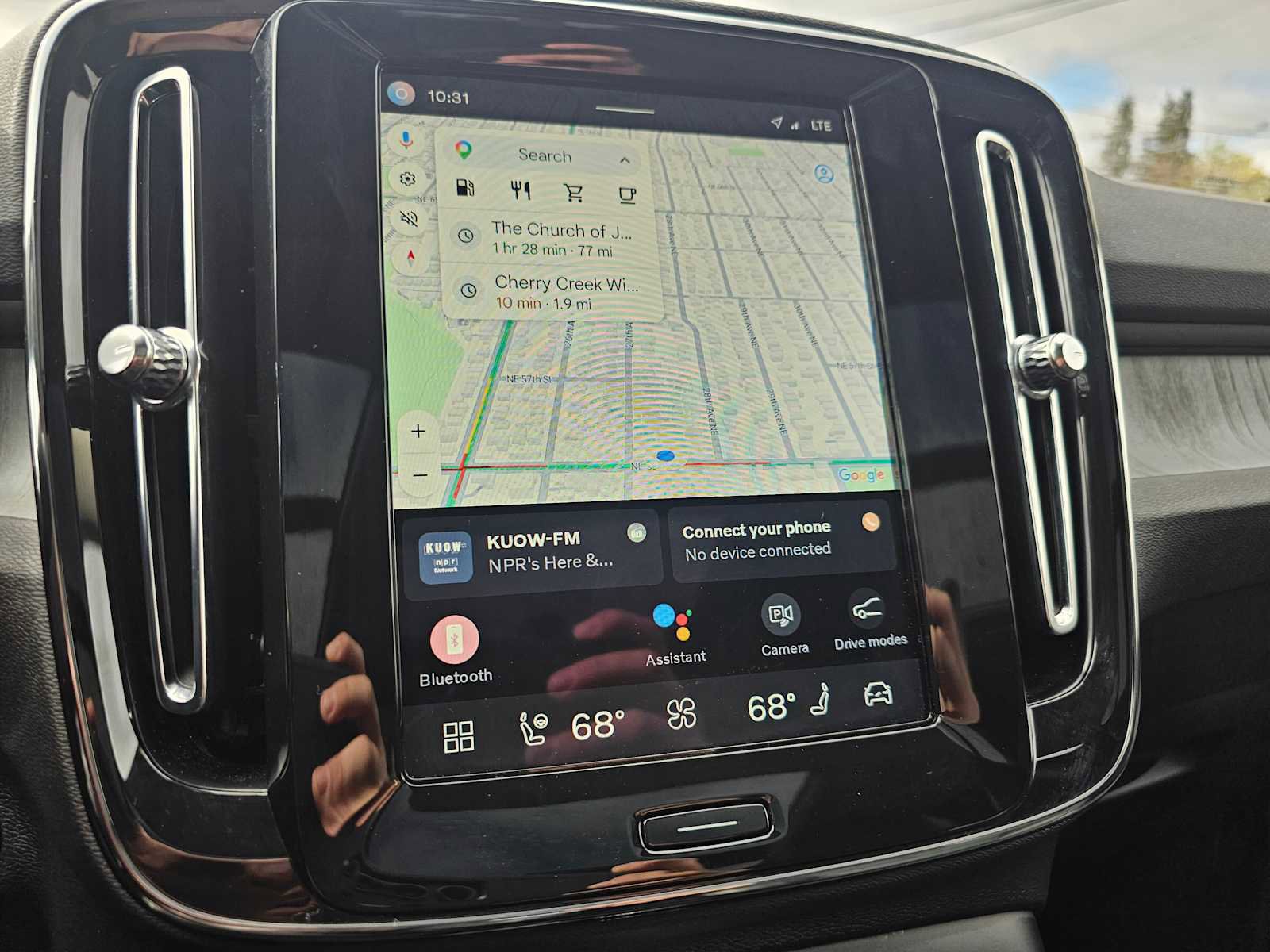 Certified 2024 Volvo XC40 B5 Plus w/ Climate Package image 29