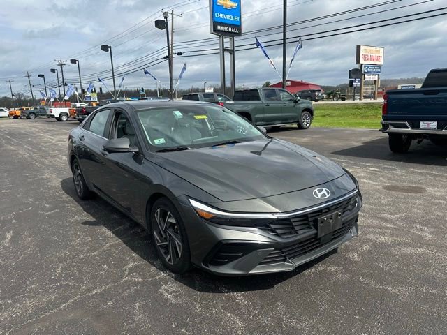 Used 2024 Hyundai Elantra Limited FWD image 2