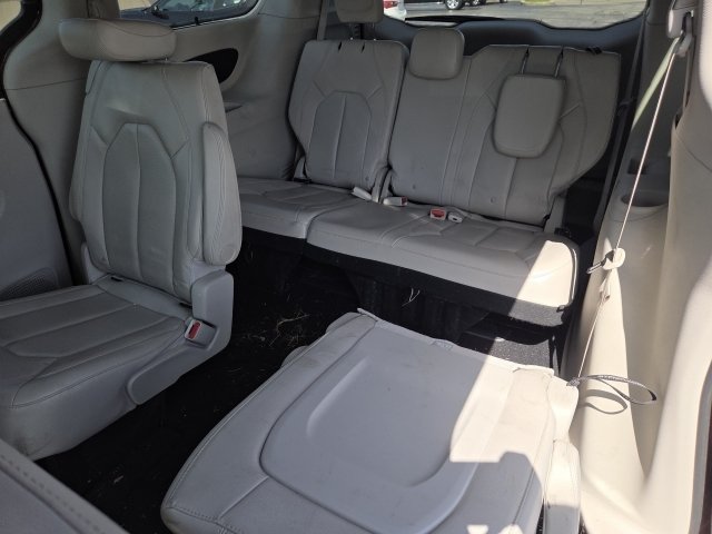Used 2019 Chrysler Pacifica Touring-L FWD image 14