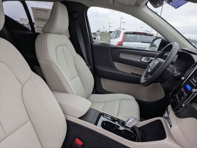 New 2026 Volvo XC40 B4 Plus w/ Climate Package image 14