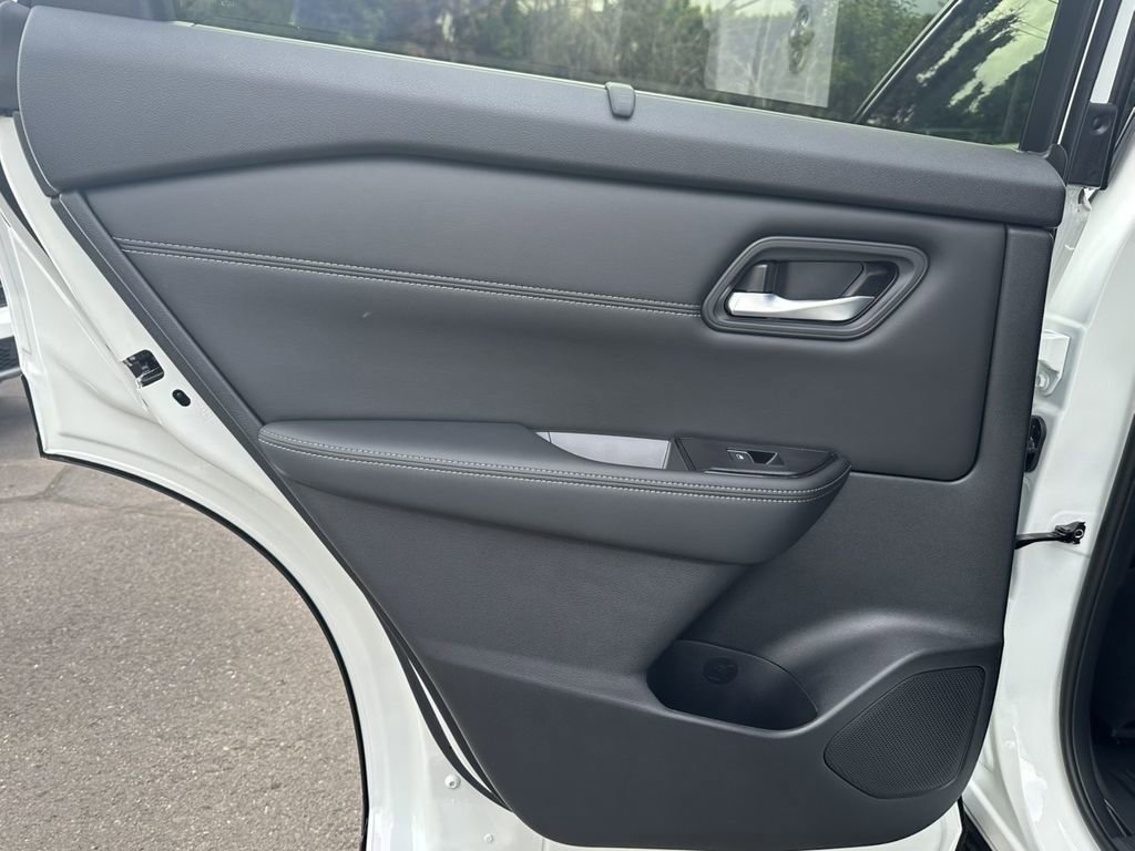 New 2025 Nissan Rogue SL w/ Tech Package image 23