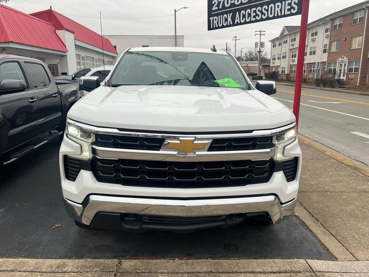Used 2025 Chevrolet Silverado 1500 LT image 3