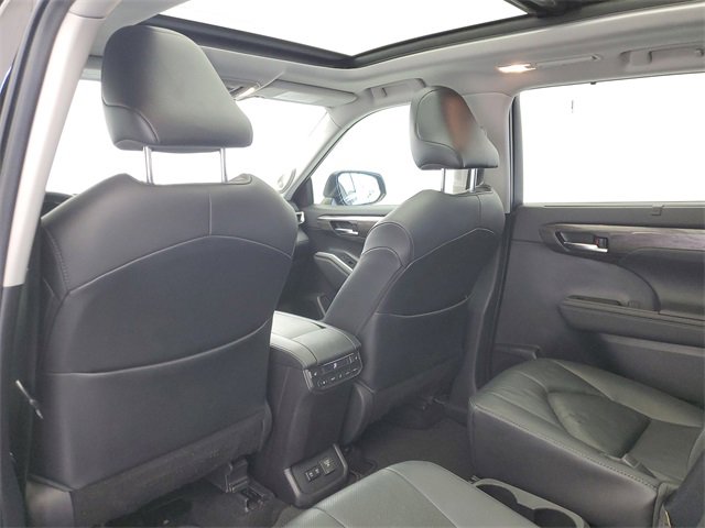 Used 2020 Toyota Highlander Limited Platinum image 17