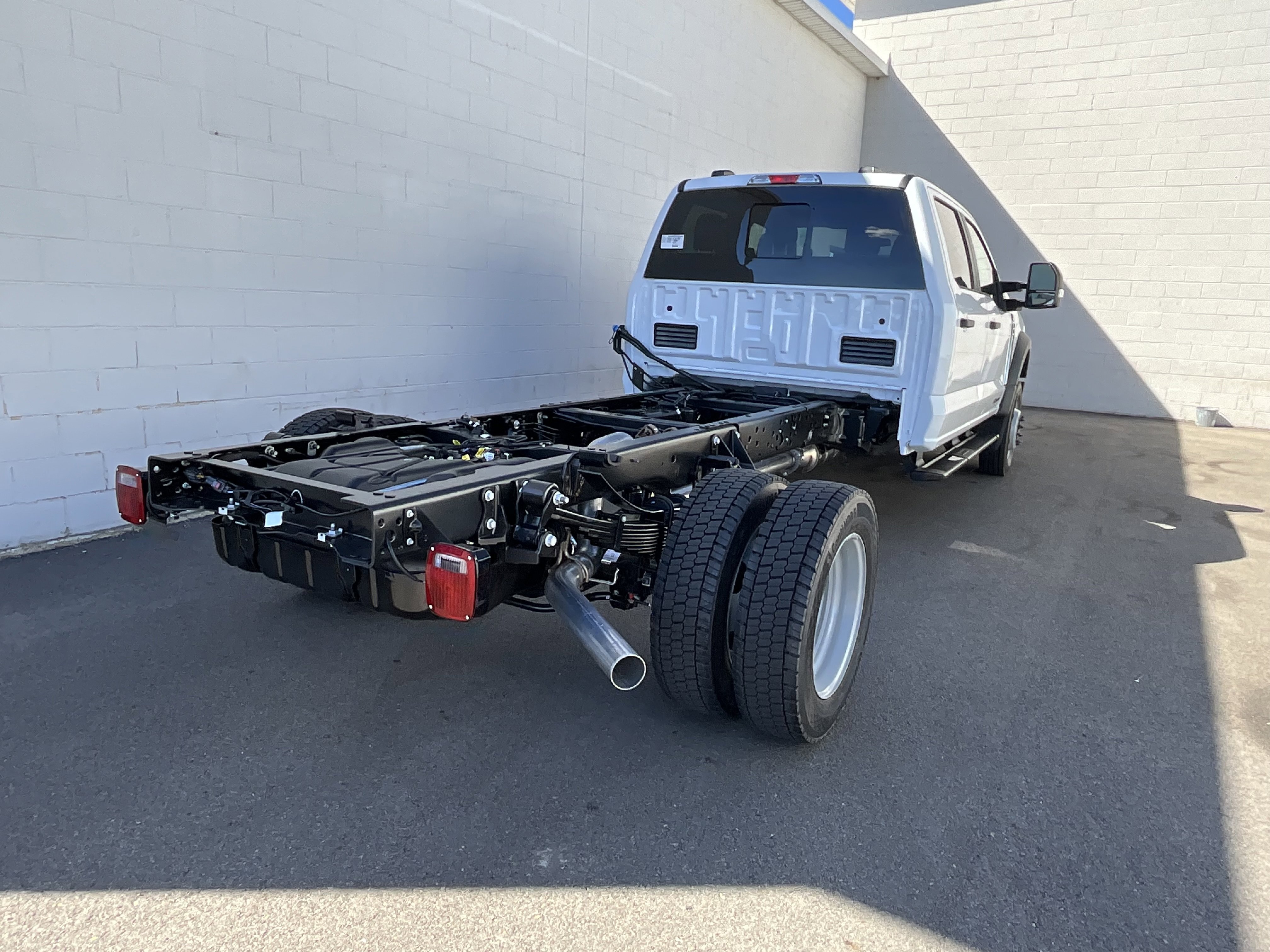 New 2026 Ford F550 4x4 Crew Cab image 8