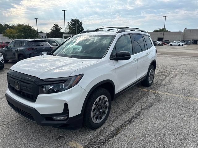 Used 2025 Honda Passport TrailSport image 1