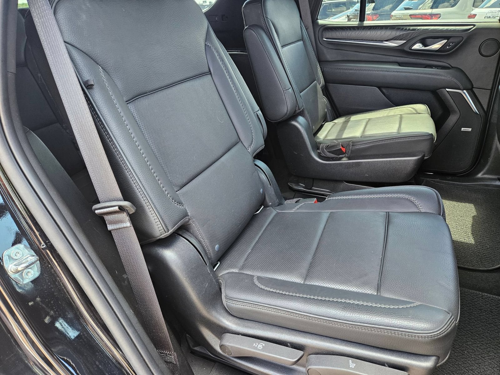 Used 2022 GMC Yukon Denali w/ Advanced Technology Package AWD/4WD image 29