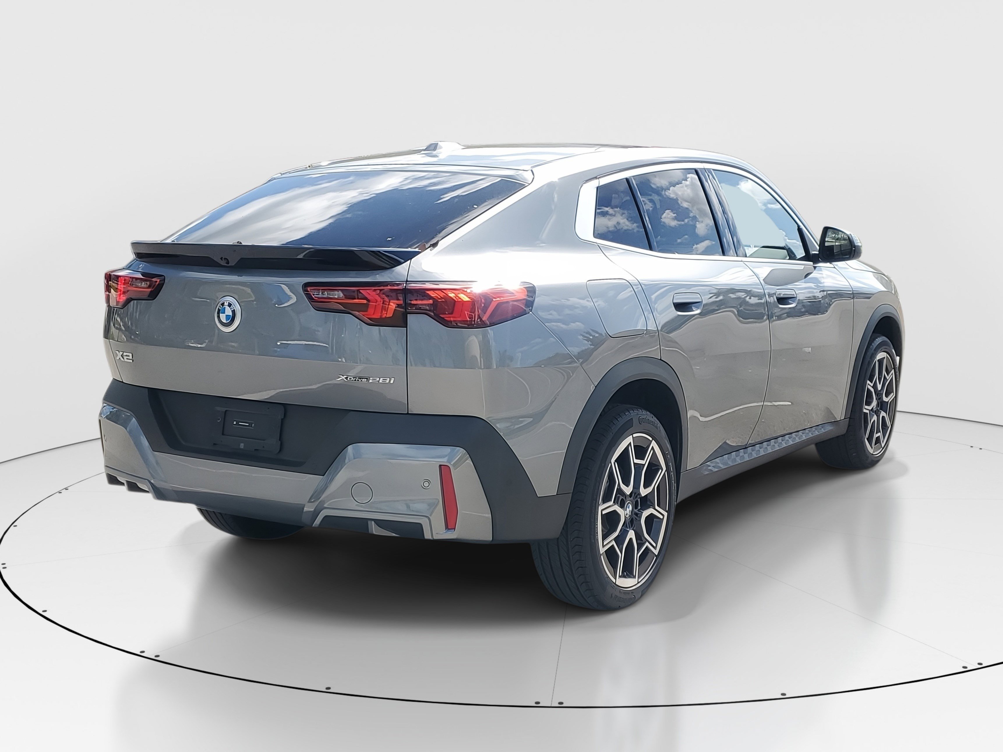 Used 2024 BMW X2 xDrive28i w/ Premium Package image 3