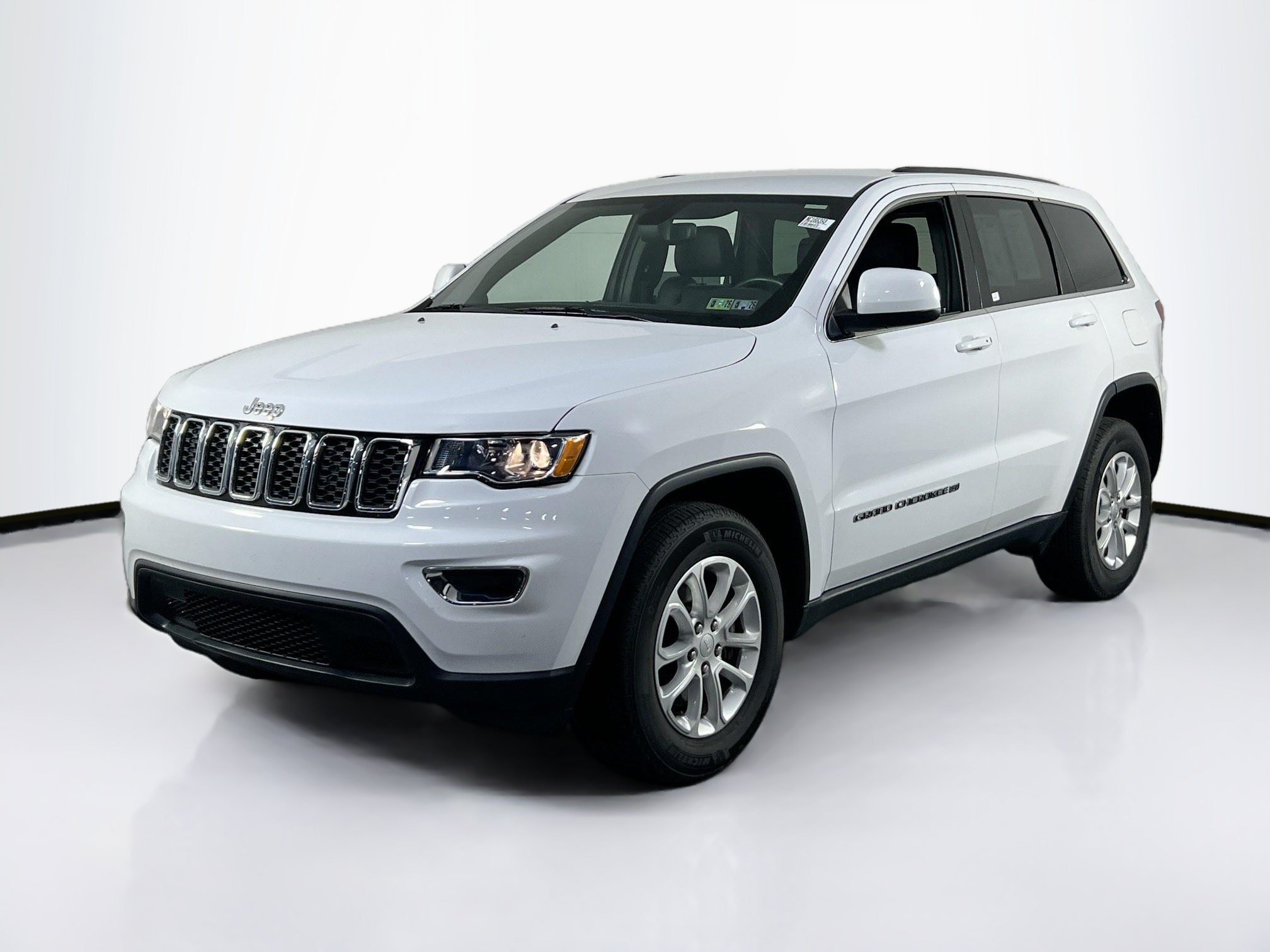 Used 2022 Jeep Grand Cherokee Laredo X AWD/4WD image 1