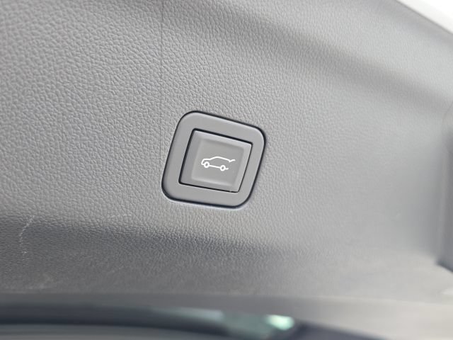 Used 2026 GMC Yukon XL Denali w/ Sun & Power Step Package AWD/4WD image 12