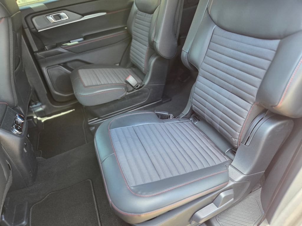 New 2026 Ford Explorer ST-Line w/ ST-Line Street Pack RWD image 23